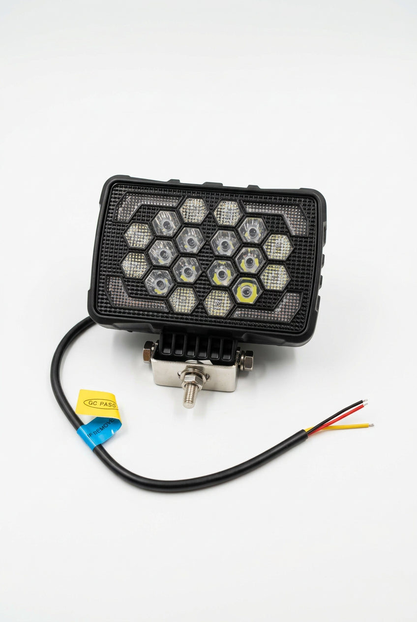 Proiector LED Auto 38W, 4200 Lumeni, 10–30V, Lumină Albă 6000K, IP68 – Off-Road, Camioane, Utilaje