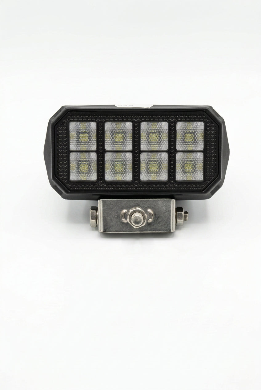 Proiector LED Auto 27W, 3800 Lumeni, 8 LED-uri, 10–30V, Lumină Albă 6000K, IP68 – Off-Road, Tractoare, Camioane