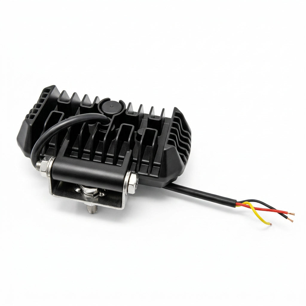 Proiector LED Auto 27W, 3800 Lumeni, 8 LED-uri, 10–30V, Lumină Albă 6000K, IP68 – Off-Road, Tractoare, Camioane