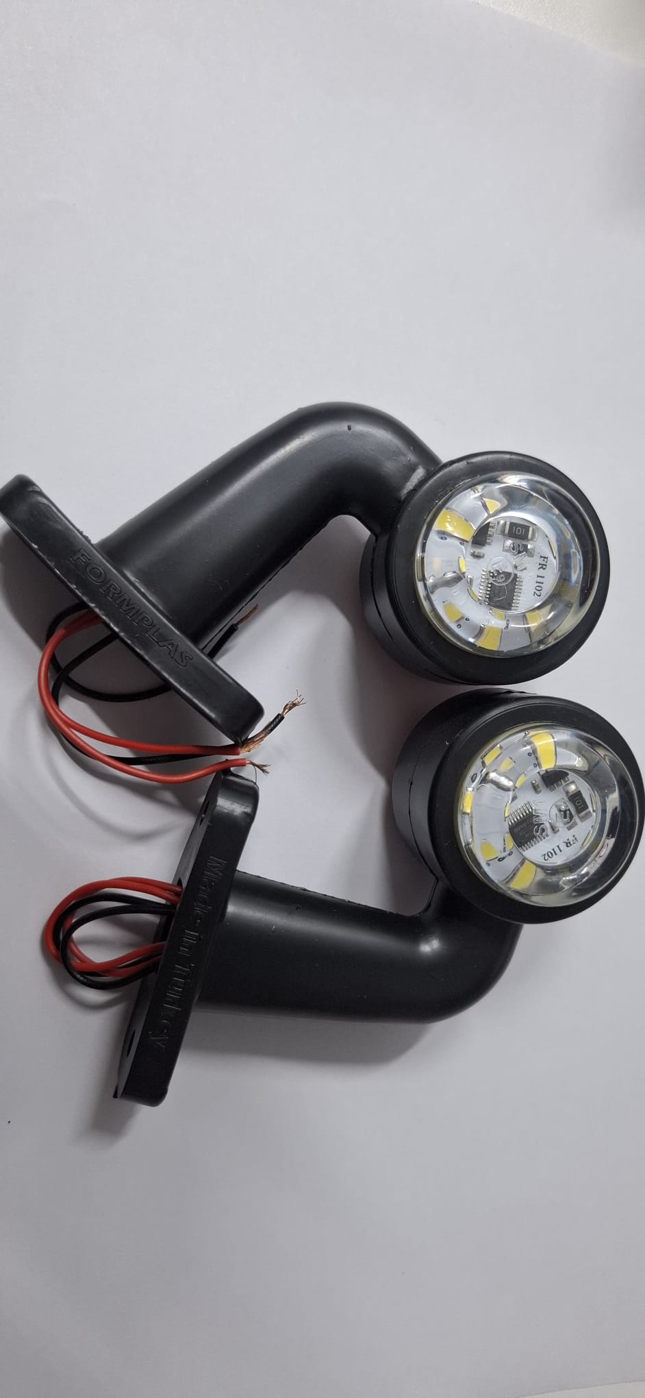 Set 2 lămpi LED de gabarit cu braț curbat – alb și roșu, pentru camion, remorcă și semiremorcă
