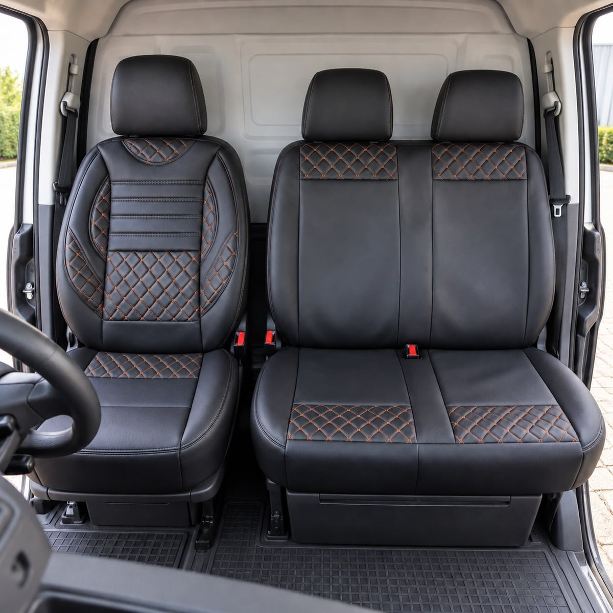 Set huse auto 2+1 din Piele ecologică – pentru un scaun individual și banchetă de două locuri ,negru cu cusaturi Maro