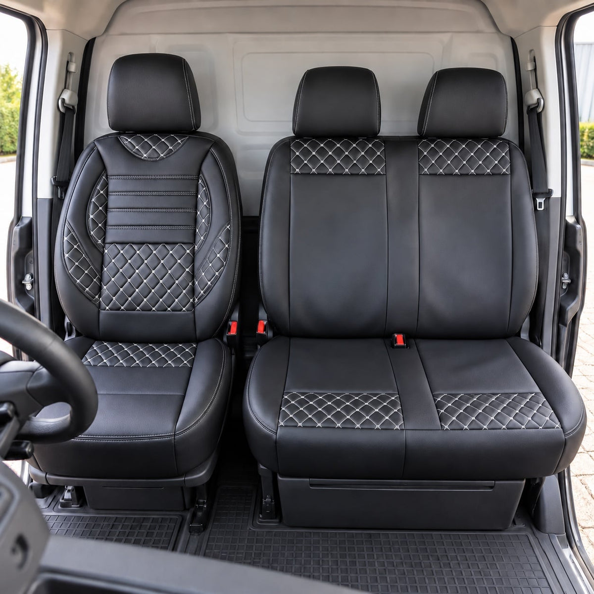Set huse auto 2+1 din Piele ecologică – pentru un scaun individual și banchetă de două locuri ,negru cu cusaturi albe