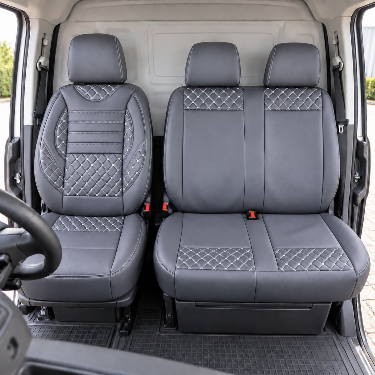 Set huse auto Gri 2+1 din Piele ecologică – pentru un scaun individual și banchetă de două locuri
